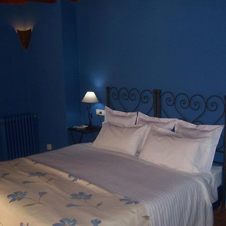 Les Velles Escoles Hotel Les Irles Exterior photo